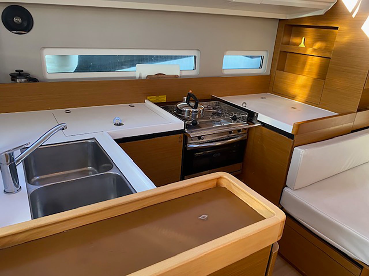 Sun Odyssey 410 (3 cab.) — photo 4