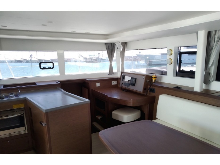 Lagoon 450 Fly — photo 2