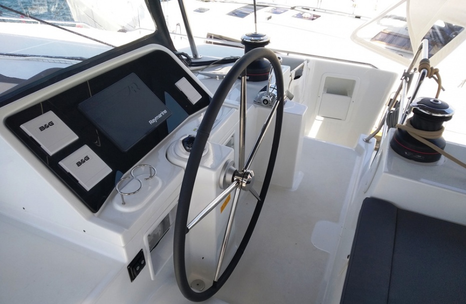 Lagoon 450 Fly — photo 3