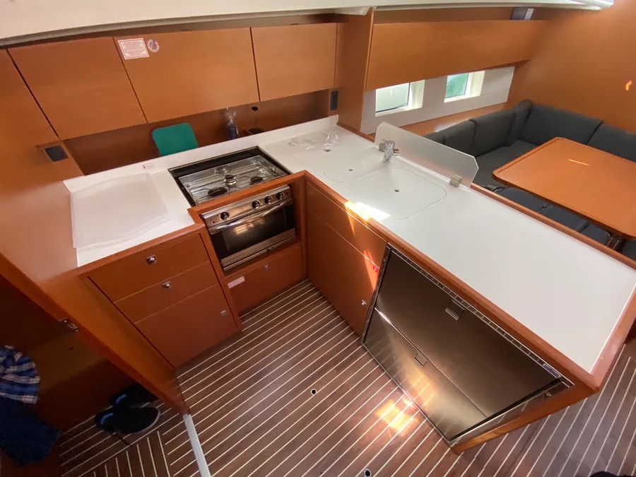 Bavaria C45 Holiday (5 cab.) — photo 7