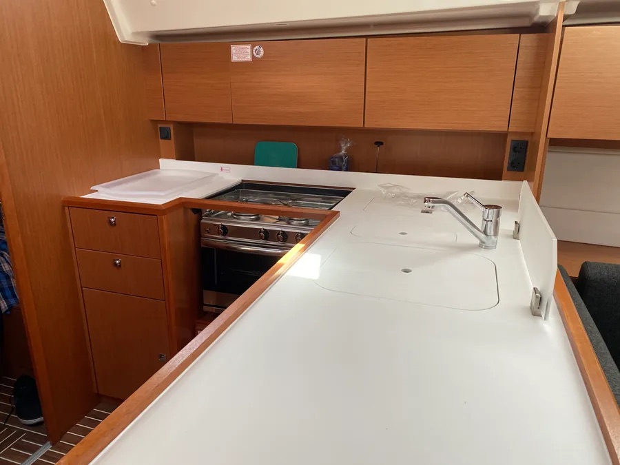 Bavaria C45 Holiday (5 cab.) — photo 17
