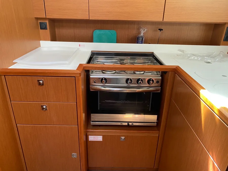 Bavaria C45 Holiday (5 cab.) — photo 6