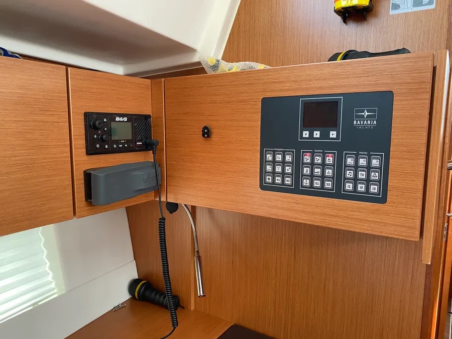 Bavaria C45 Holiday (5 cab.) — photo 9