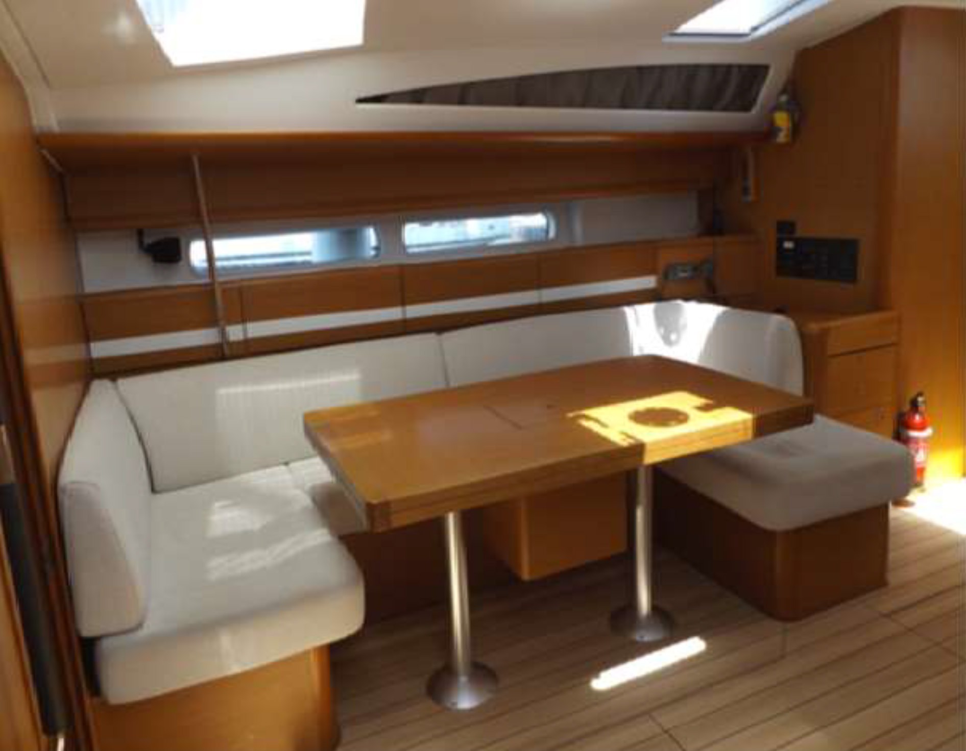 Jeanneau 53 (6 cab.) — photo 8