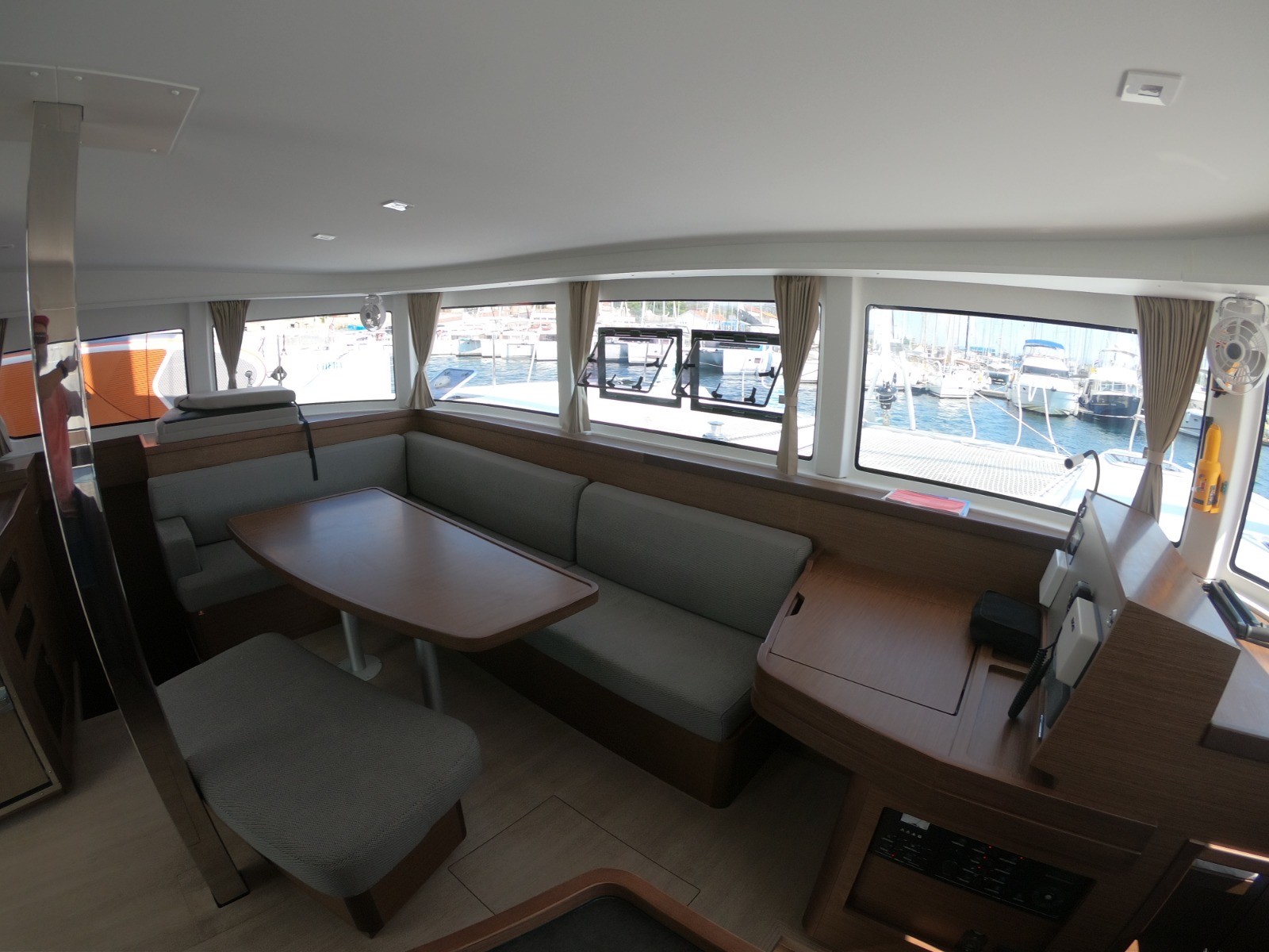 Lagoon 42 — photo 3