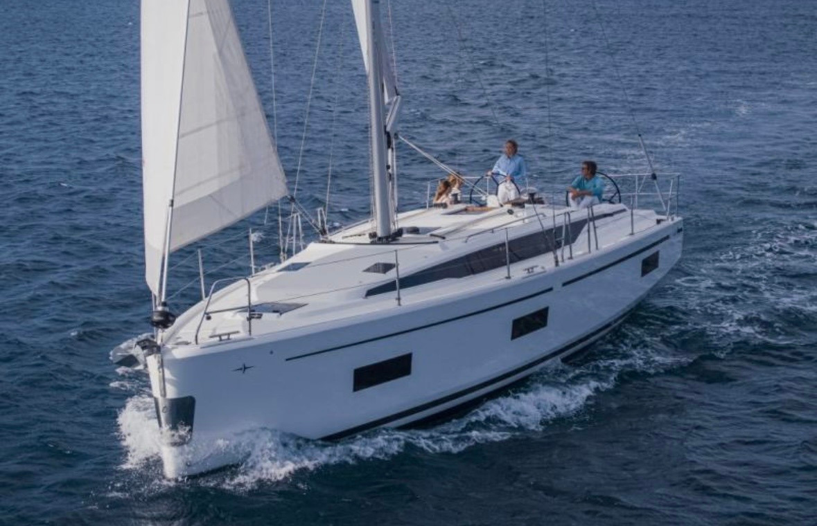 Bavaria C42 (3 cab.) — photo 9
