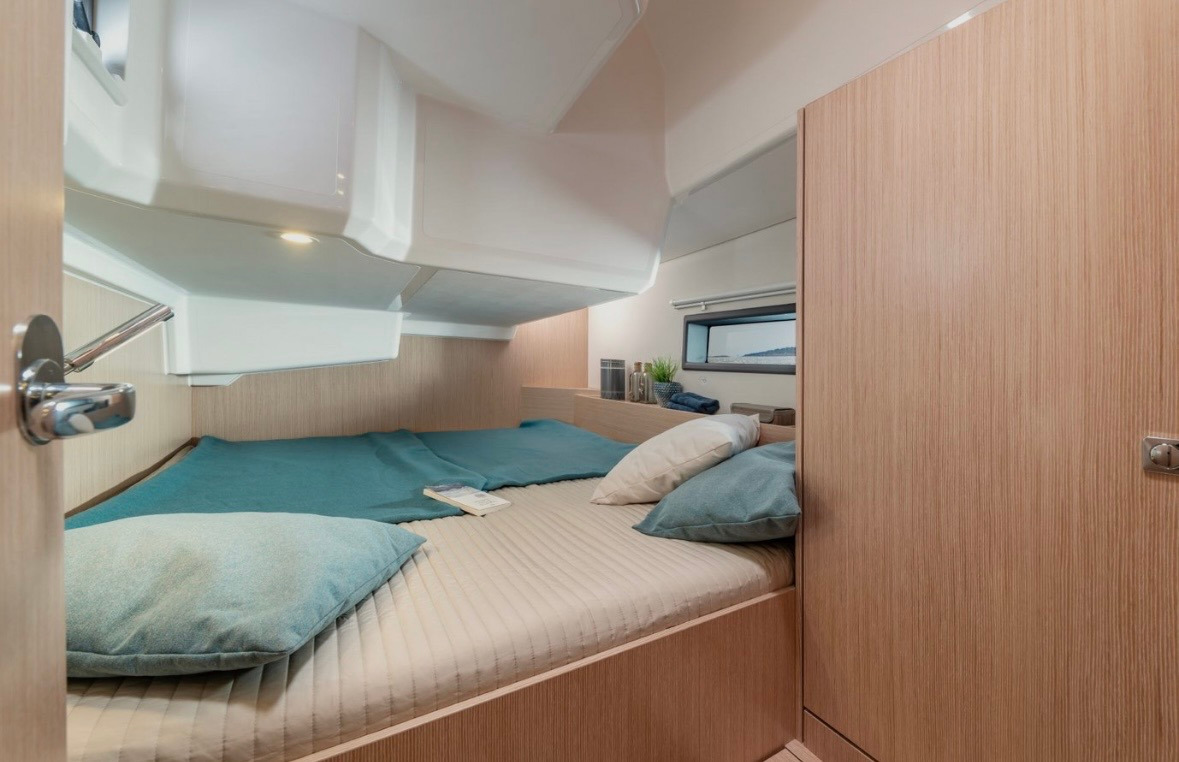 Bavaria C42 (3 cab.) — photo 7