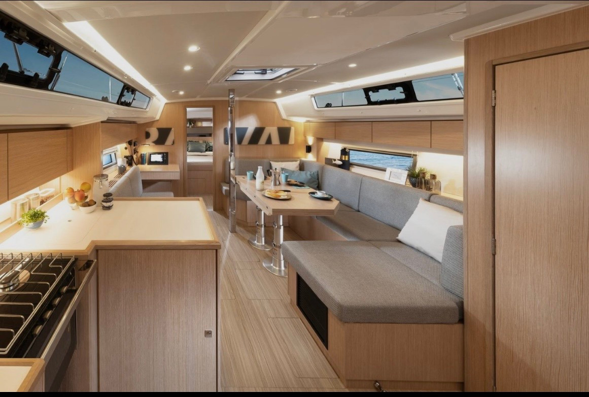 Bavaria C42 (3 cab.) — photo 2