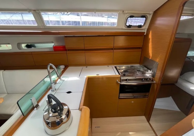 Sun Odyssey 419 (3 cab.) — photo 9