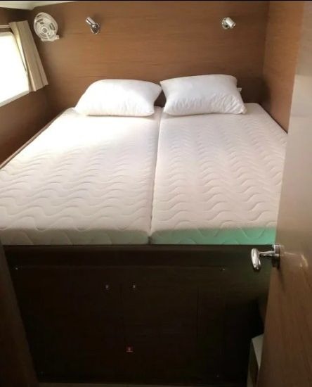 Lagoon 380 (4 cab.) — photo 11