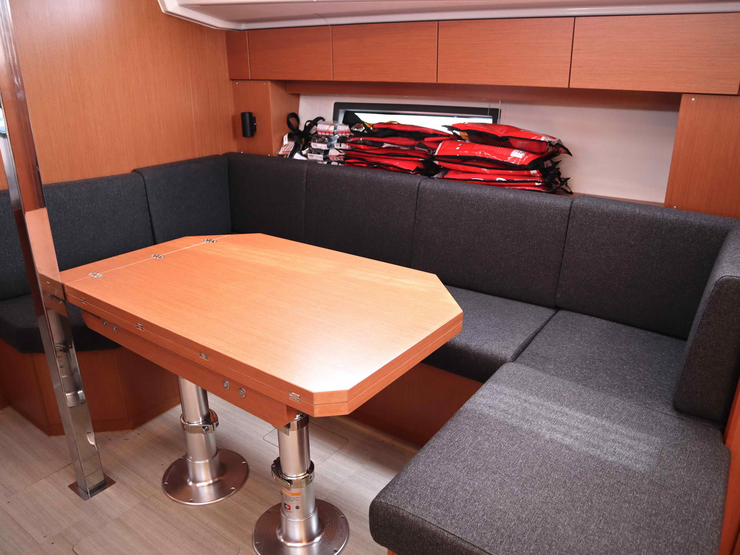 Bavaria C42 (3 cab.) — photo 2