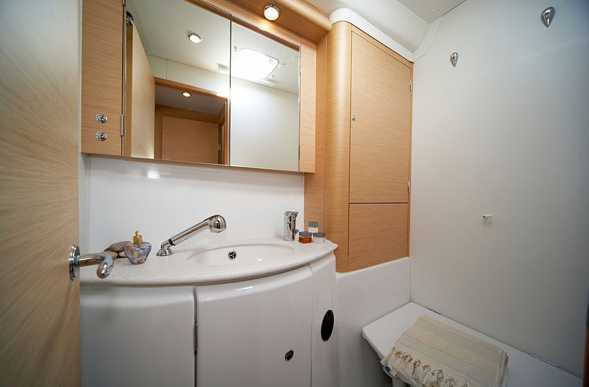 Lagoon 440 — photo 28