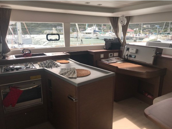 Lagoon 450 Fly — photo 12