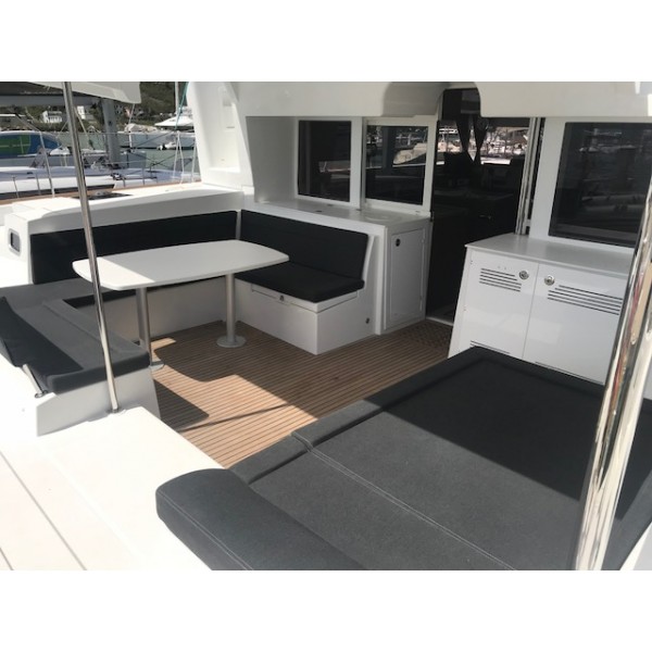 Lagoon 450 Fly — photo 10