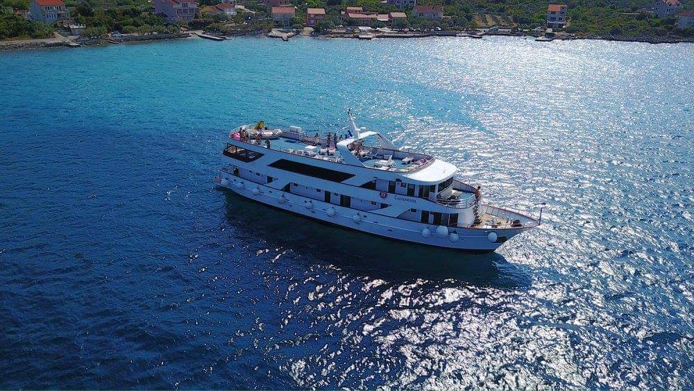 Motoryacht — photo 24