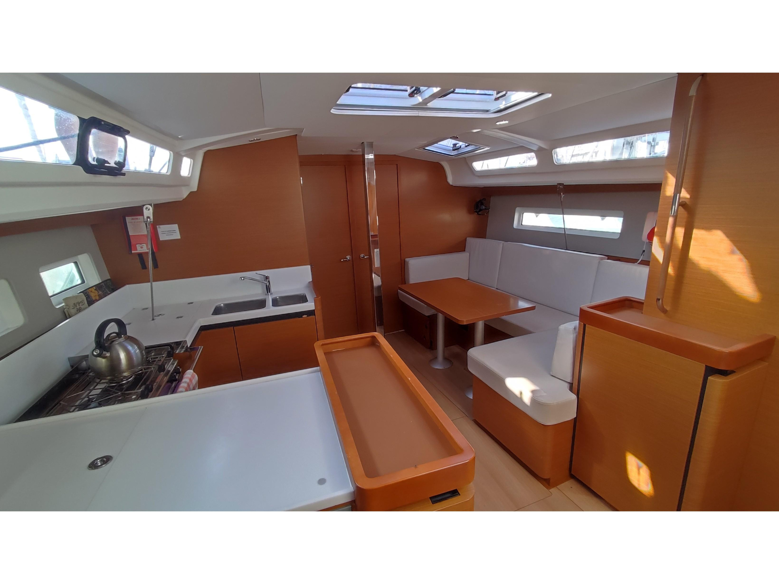 Sun Odyssey 440 — photo 6