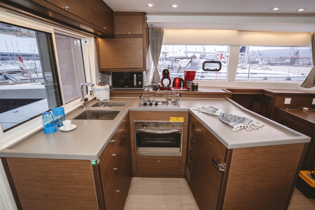 Lagoon 450 Fly — photo 7