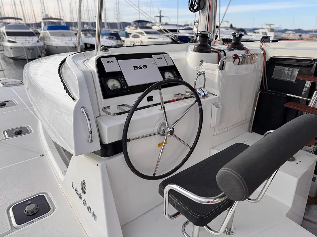 Lagoon 42 — photo 18