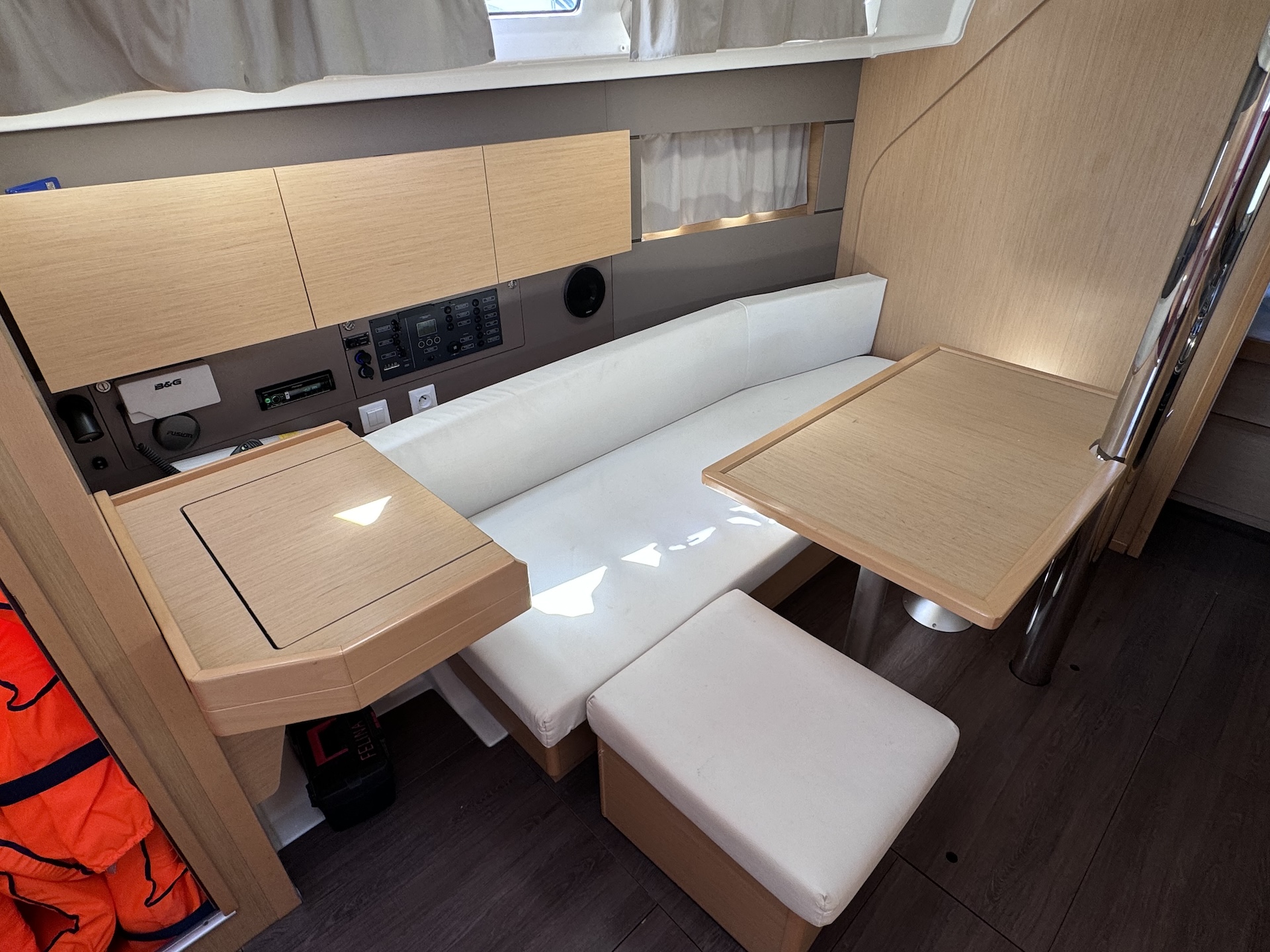 Oceanis 38 — photo 14