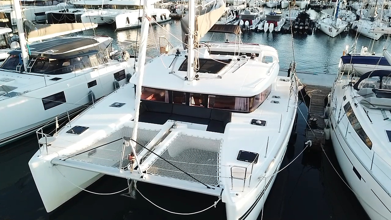 Lagoon 450 Fly — photo 11