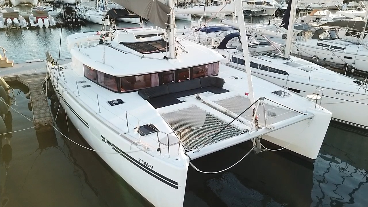 Lagoon 450 Fly — photo 16