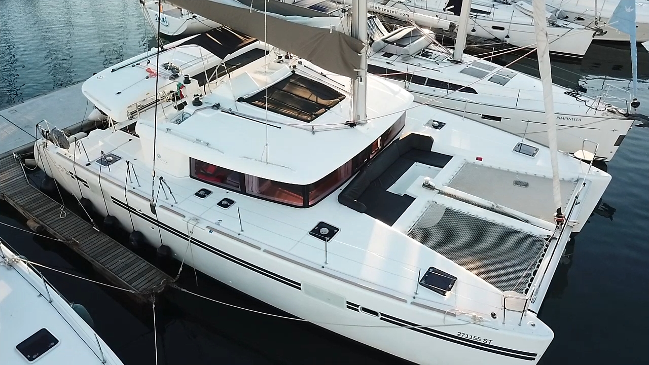 Lagoon 450 Fly — photo 5