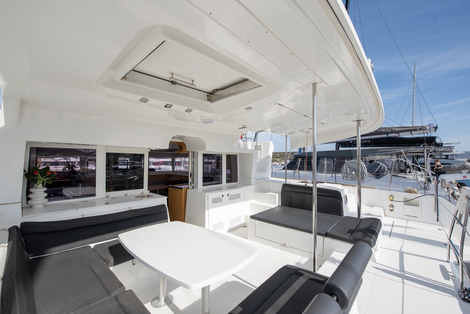 Lagoon 450 Fly — photo 4
