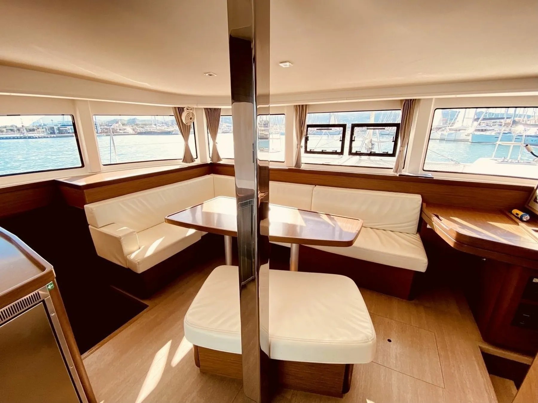 Lagoon 42 — photo 2