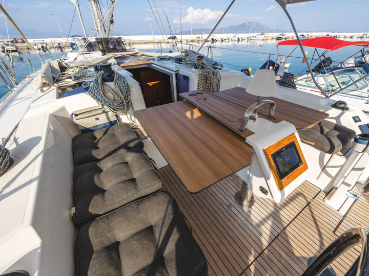 Bavaria C42 — photo 10