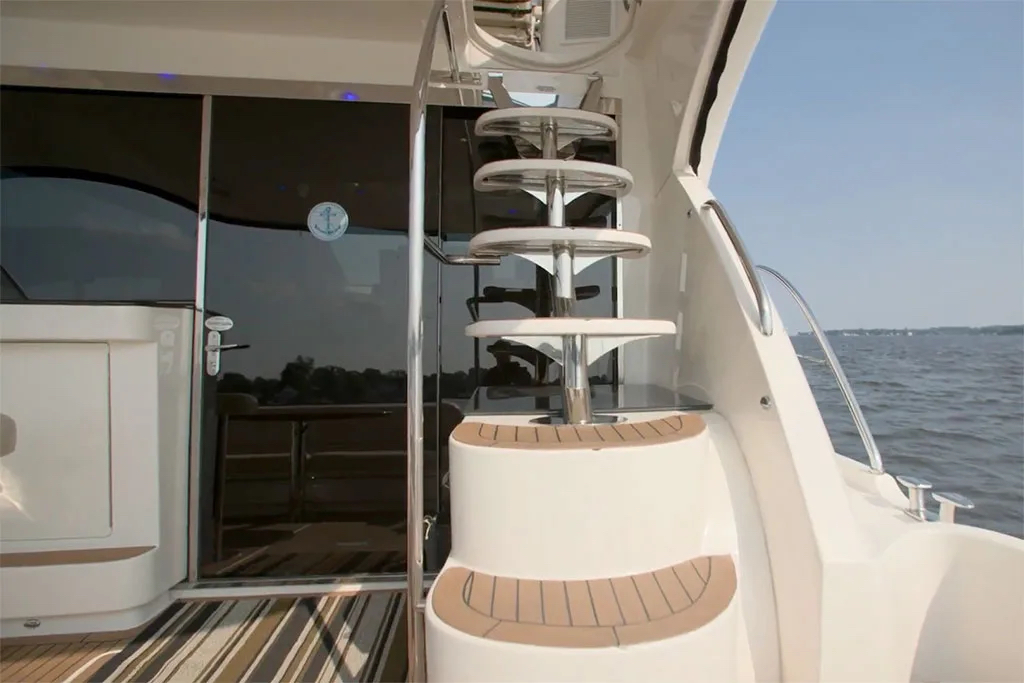 Meridian 541 Sedan — photo 12