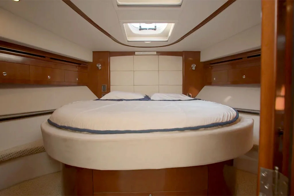 Meridian 541 Sedan — photo 8