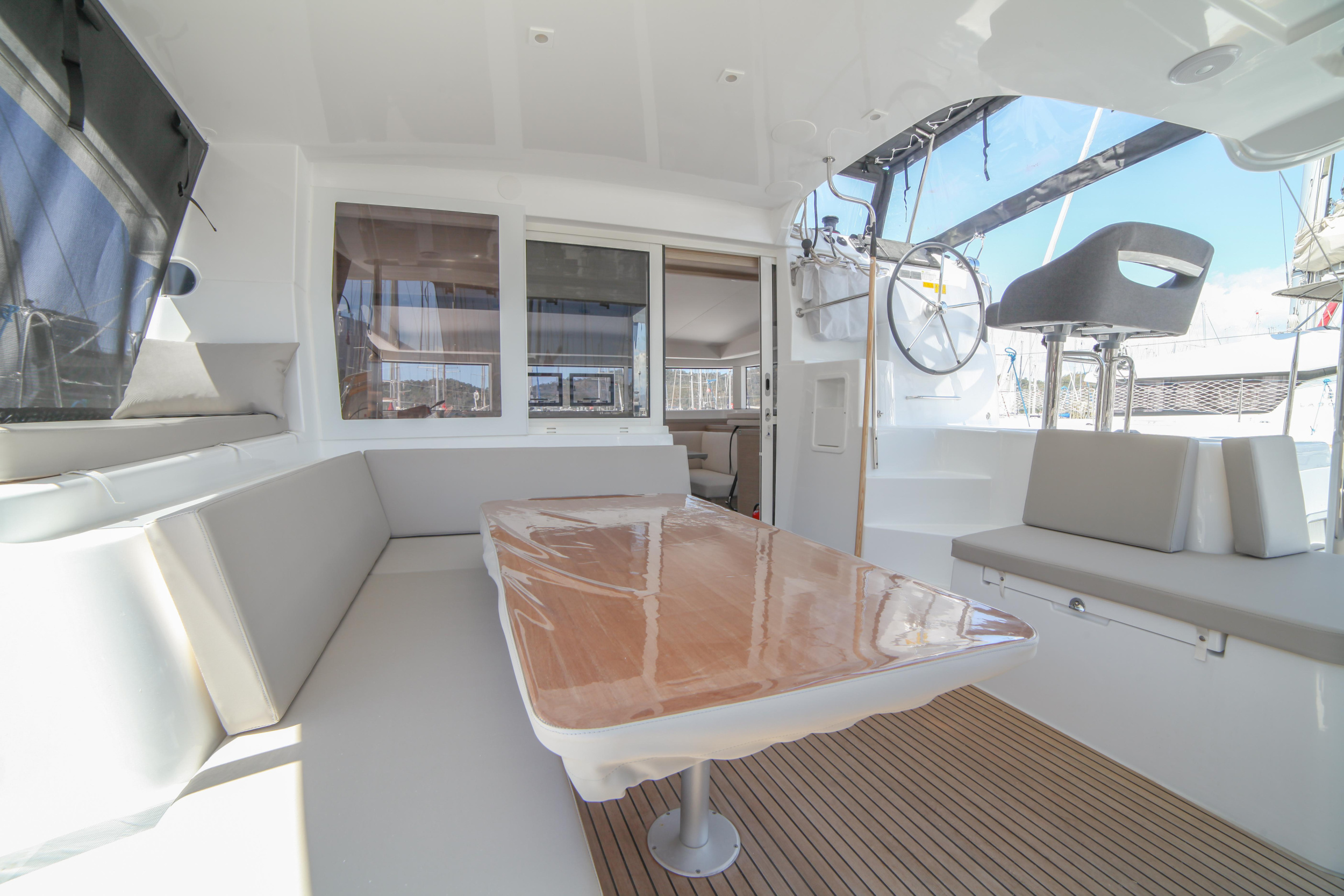 Lagoon 40 — photo 16