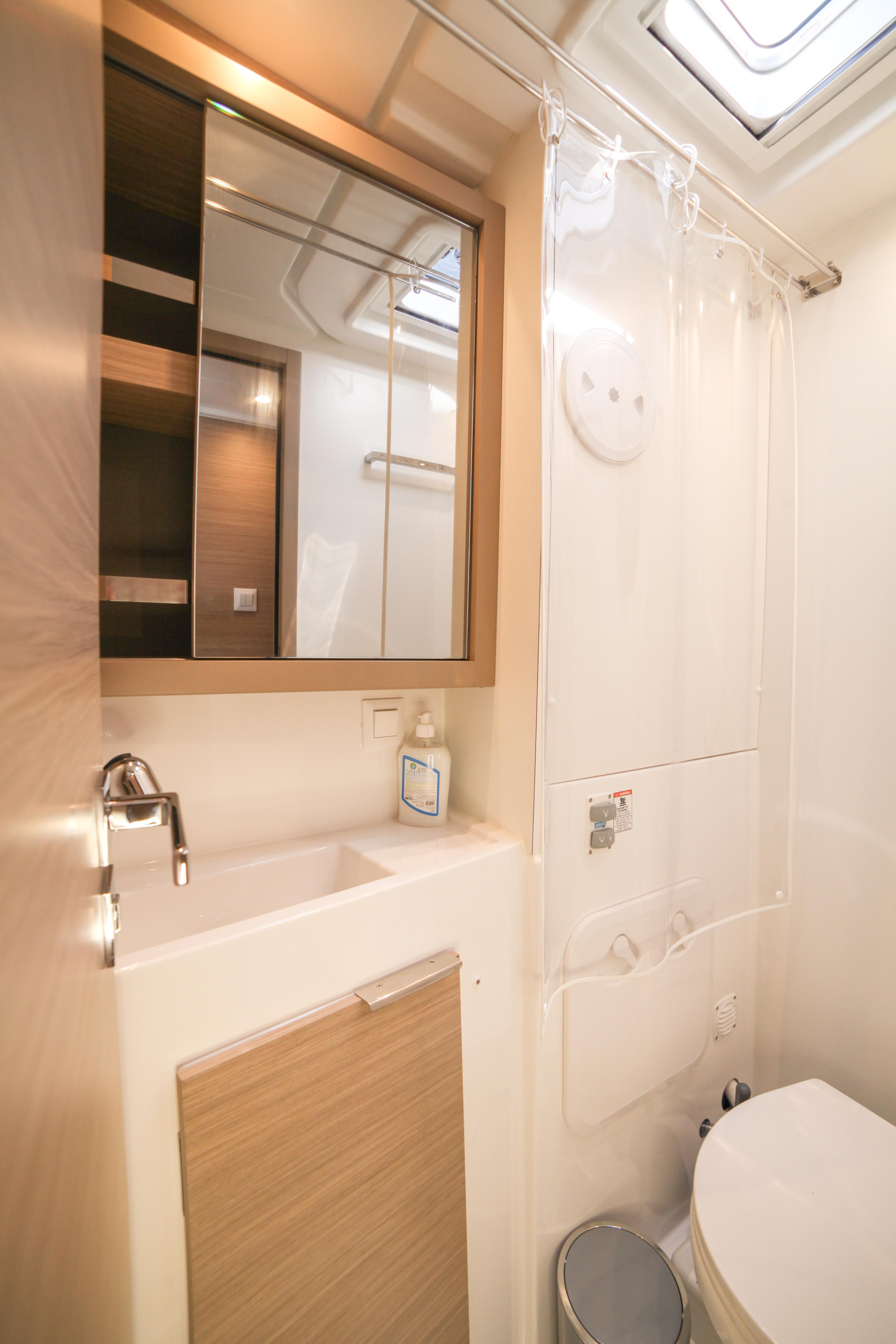 Lagoon 40 — photo 14