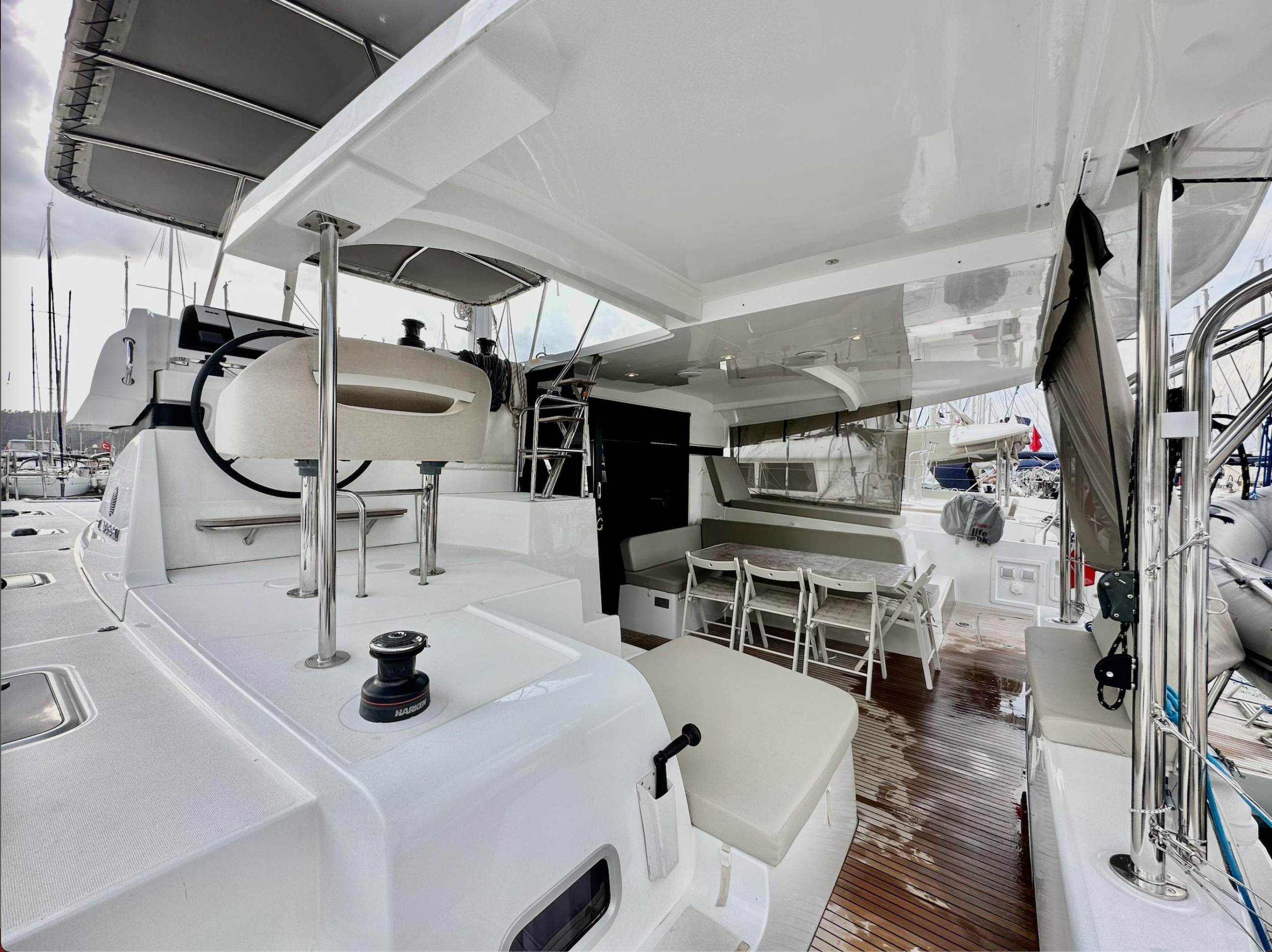 Lagoon 42 — photo 19