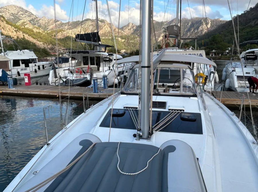 Dufour 390 Grand Large — photo 20