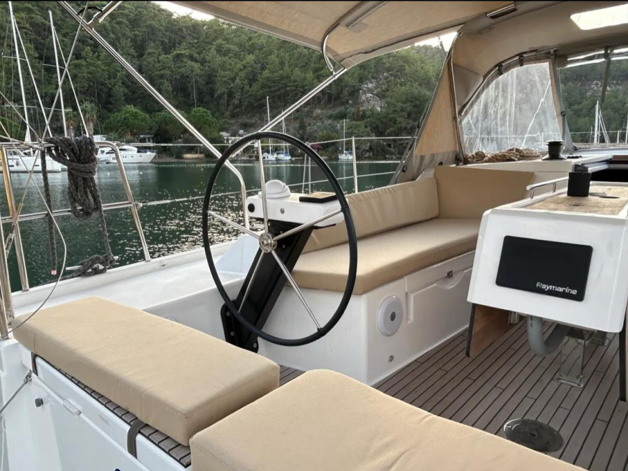 Dufour 390 Grand Large — photo 8