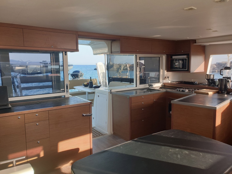 Lagoon 450 Fly — photo 2