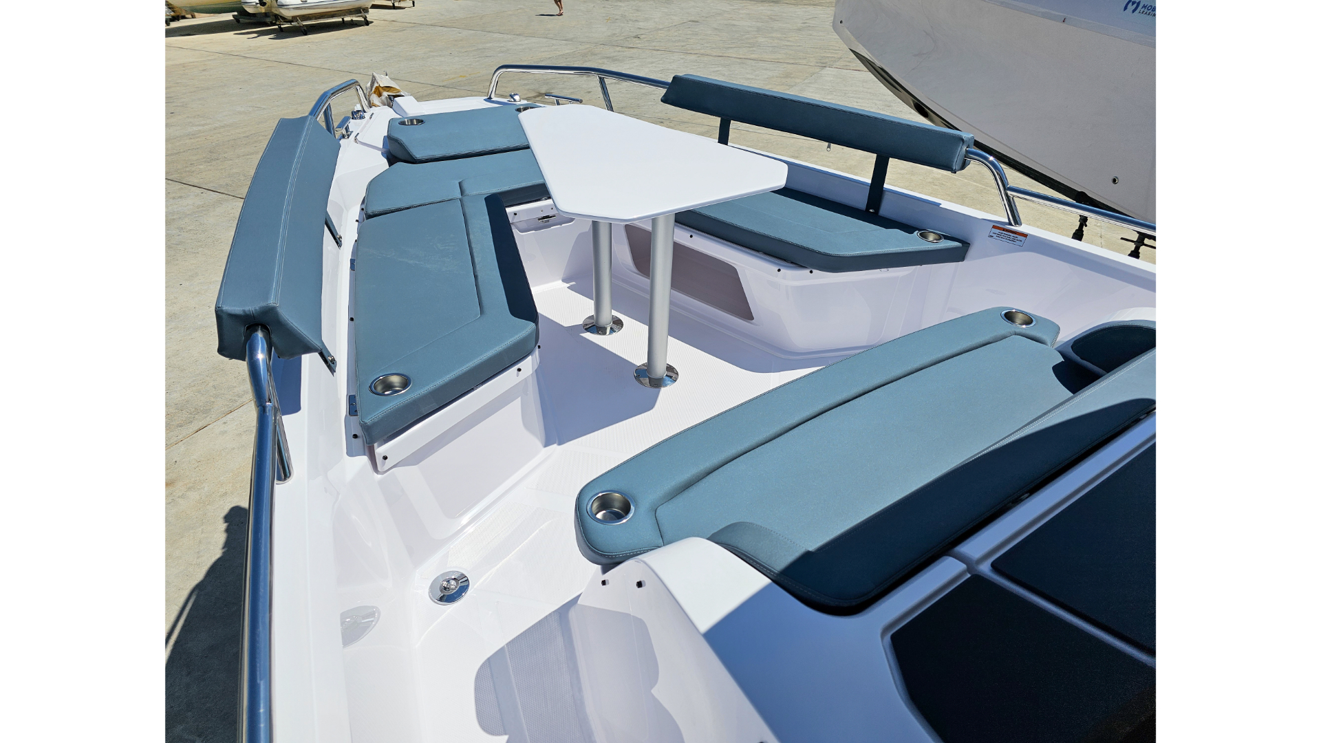 Axopar 29 XC Cross Cabin — photo 12