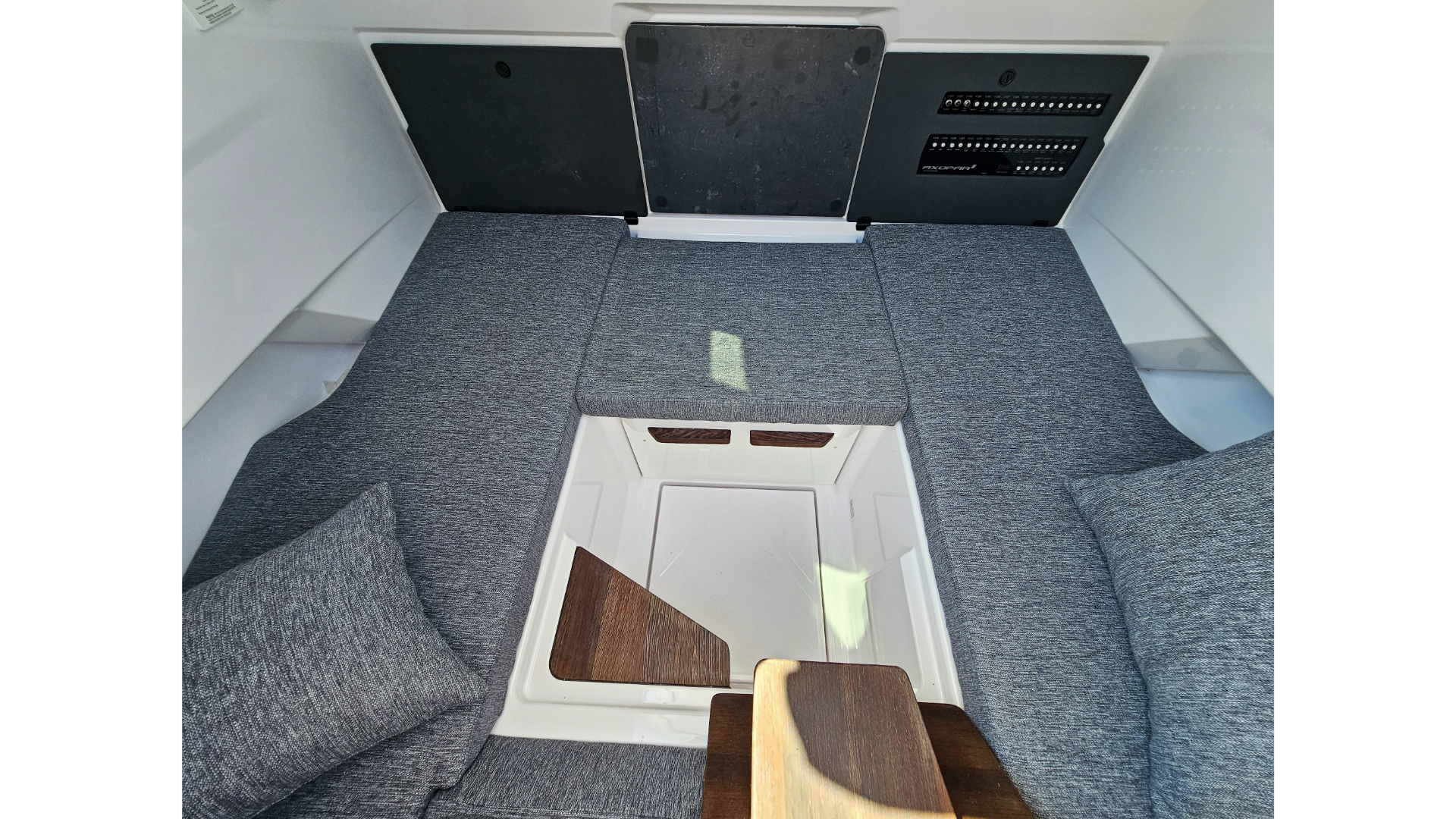 Axopar 29 XC Cross Cabin — photo 4