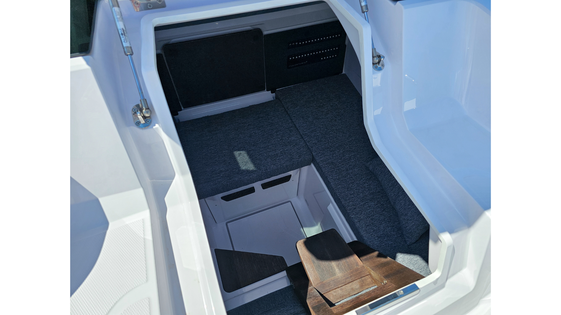 Axopar 29 XC Cross Cabin — photo 18