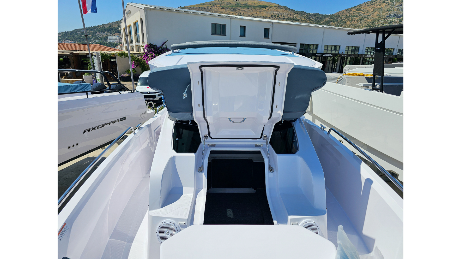 Axopar 29 XC Cross Cabin — photo 19
