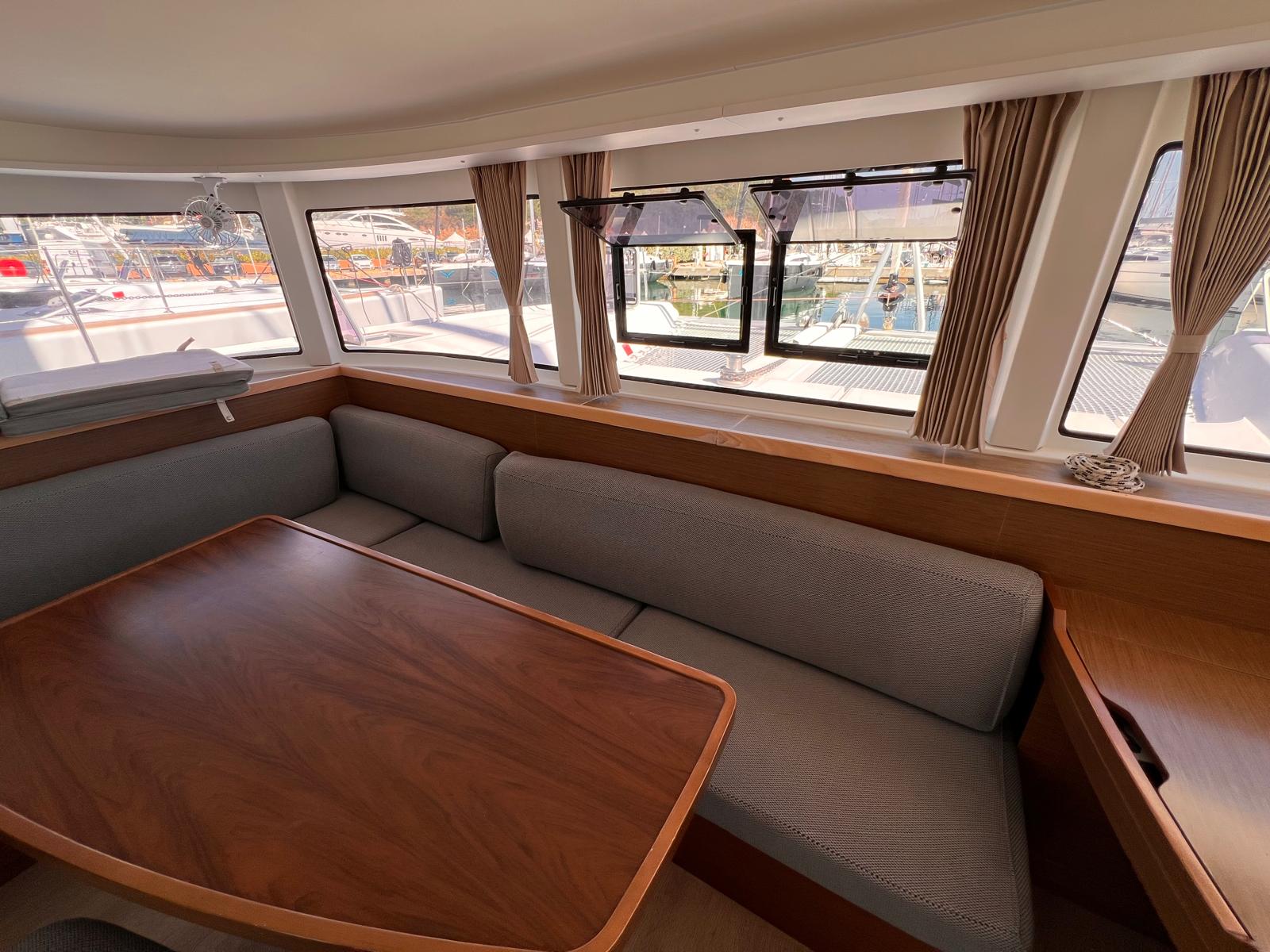 Lagoon 42 — photo 2