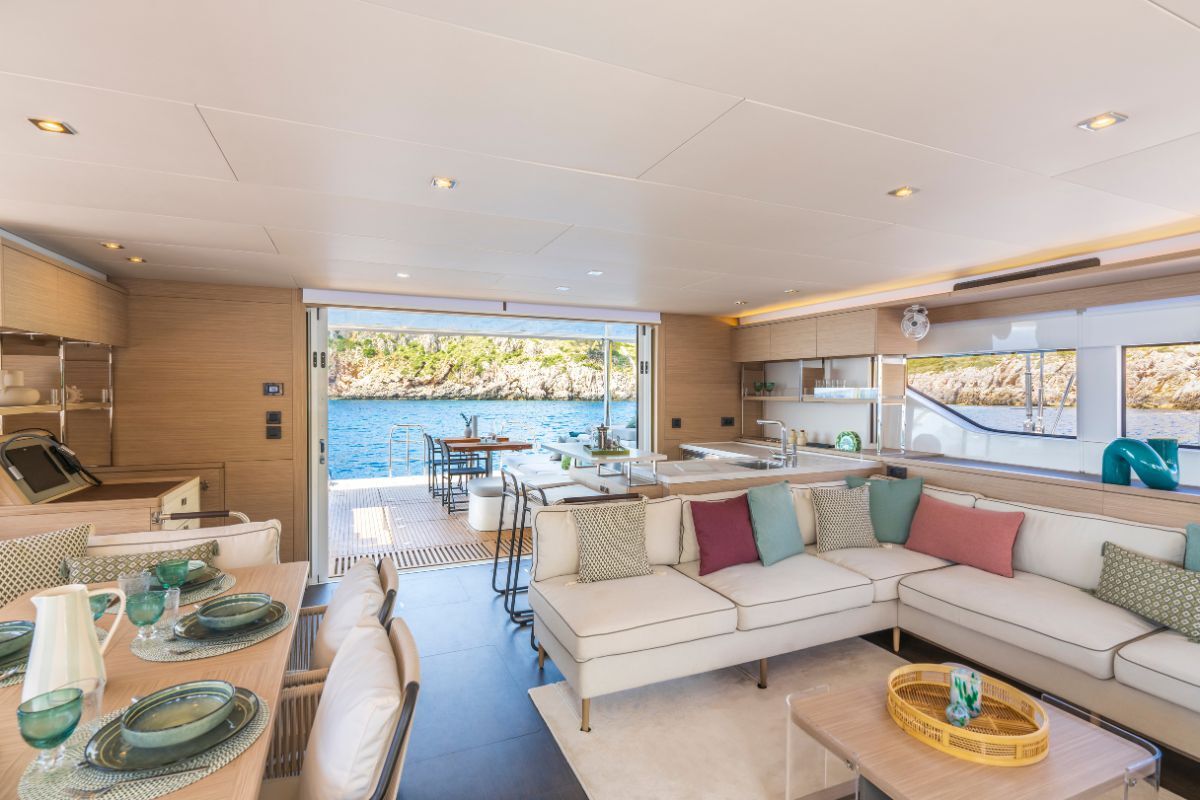 Lagoon 60 — photo 2