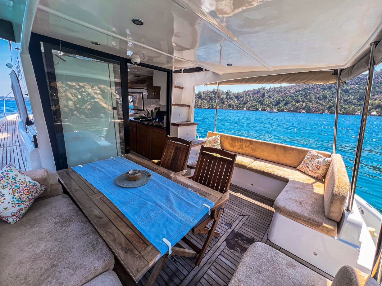 Motoryacht — photo 15