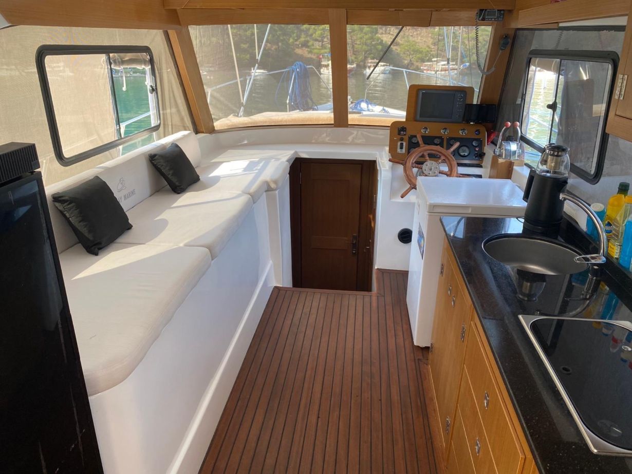 Motoryacht — photo 9