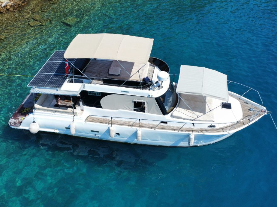 Motoryacht — photo 6