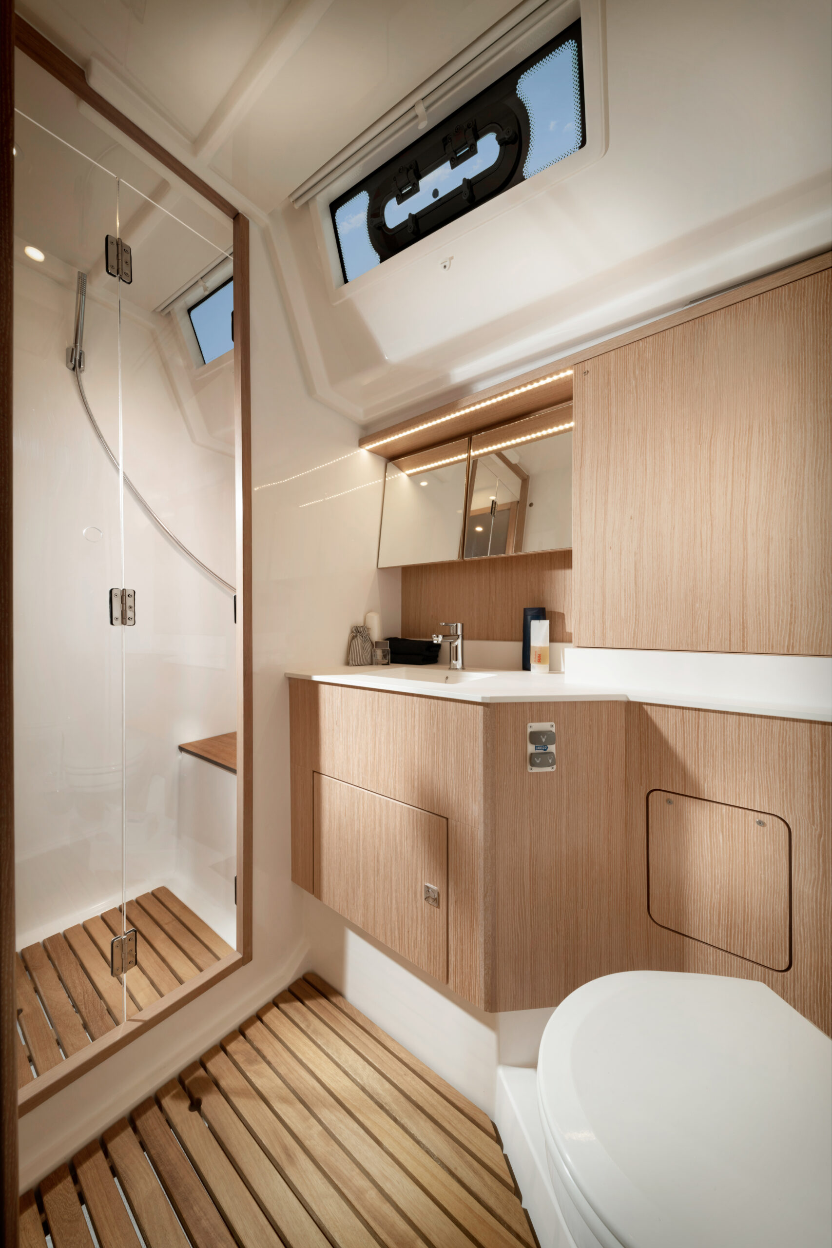 Bavaria C46 — photo 7