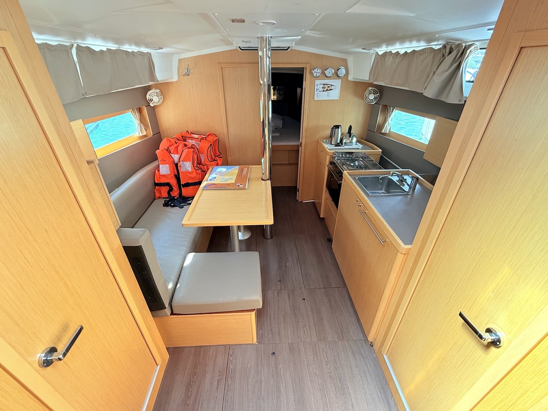 Oceanis 38.1 — photo 10