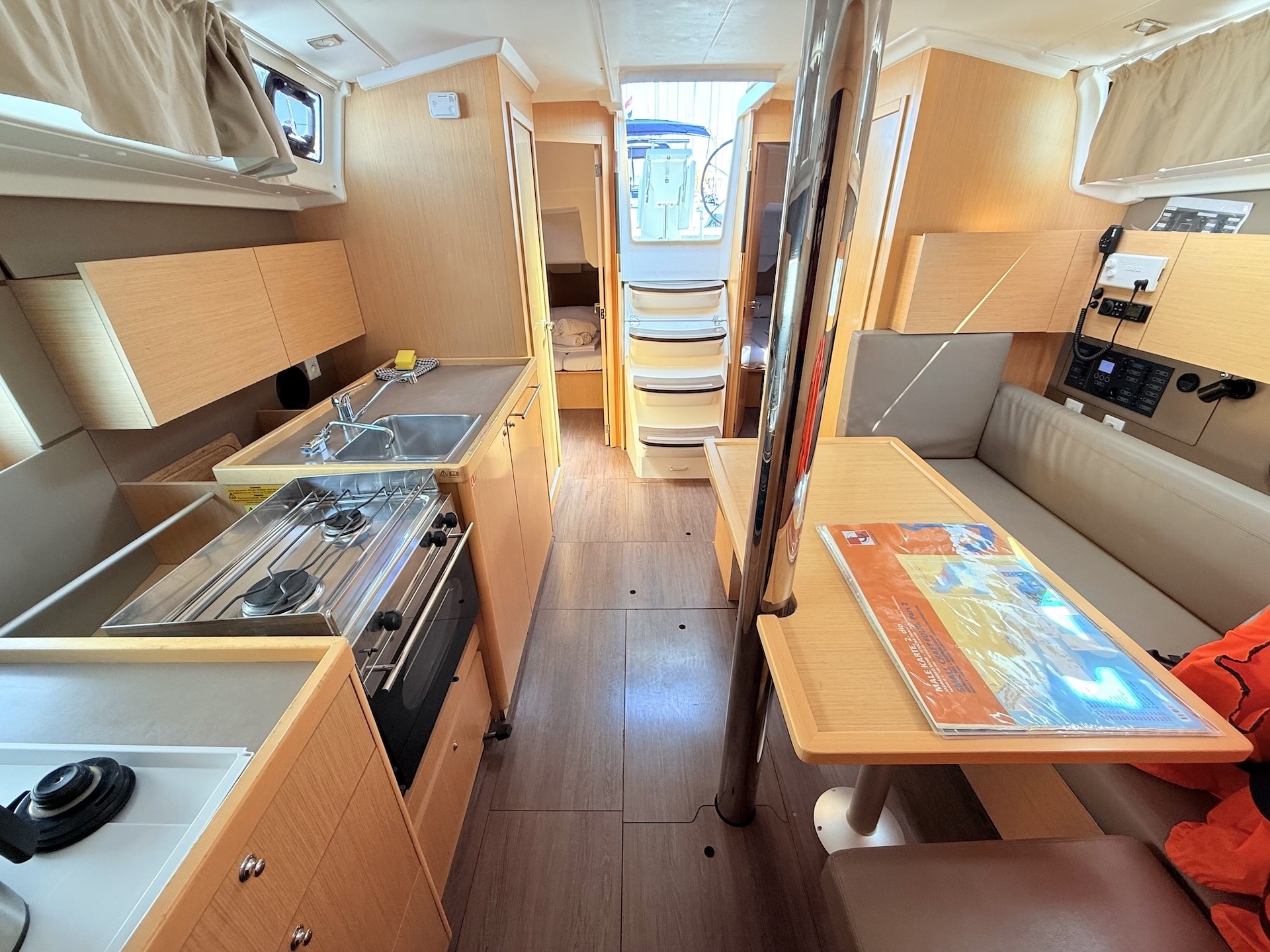 Oceanis 38.1 — photo 11