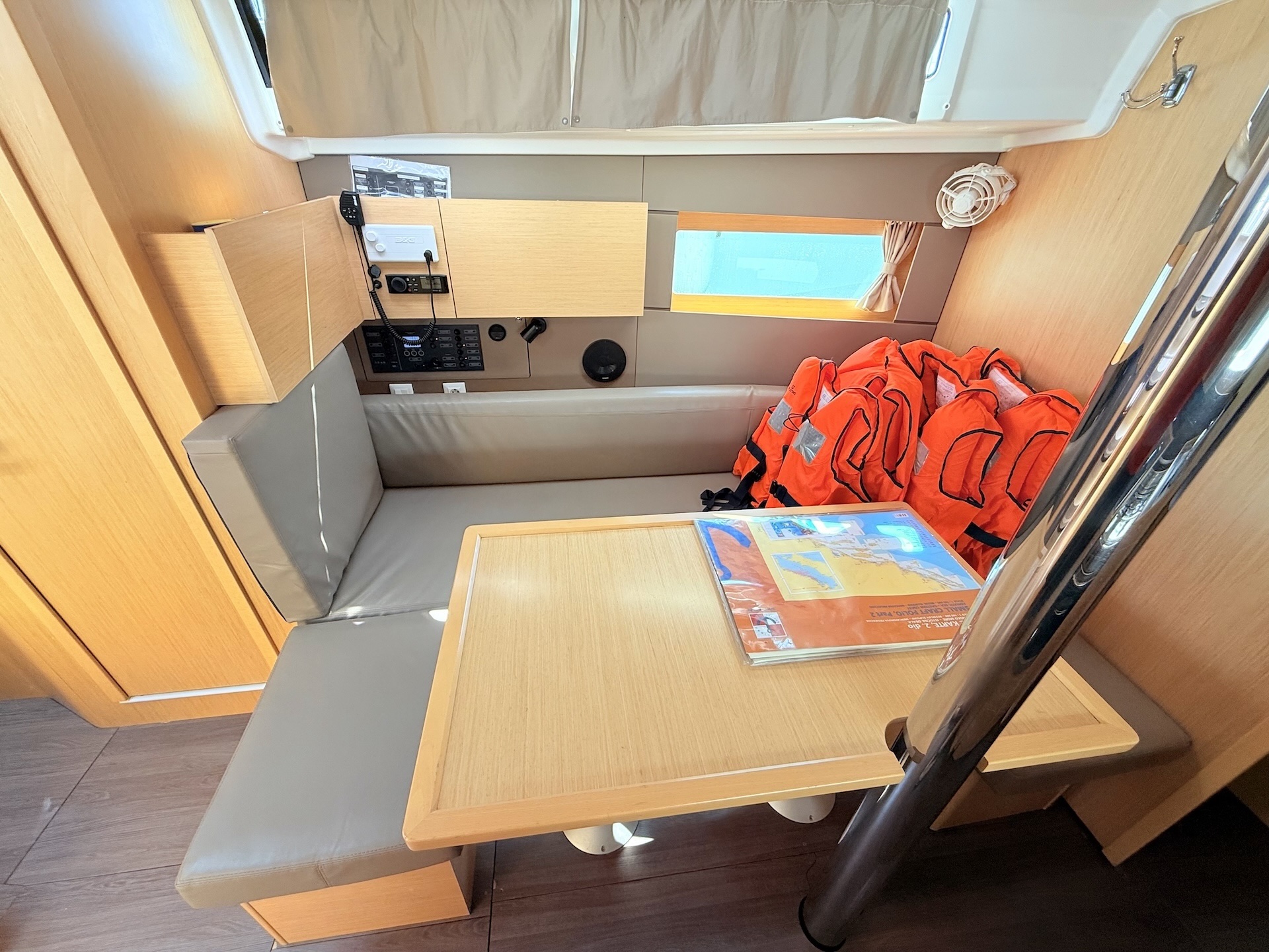 Oceanis 38.1 — photo 16